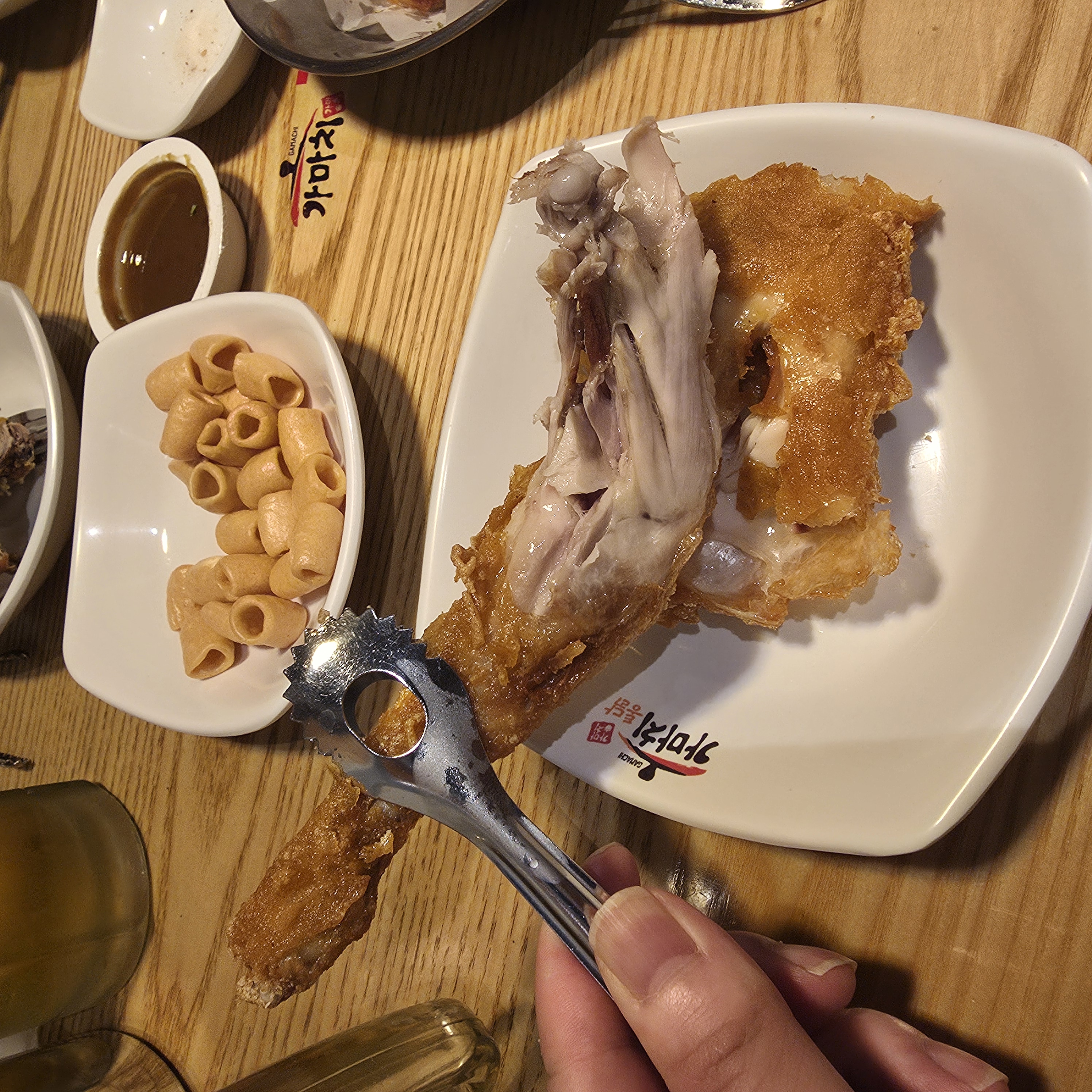 닭이 조금 작긴 해도 맛은 훌륭함.