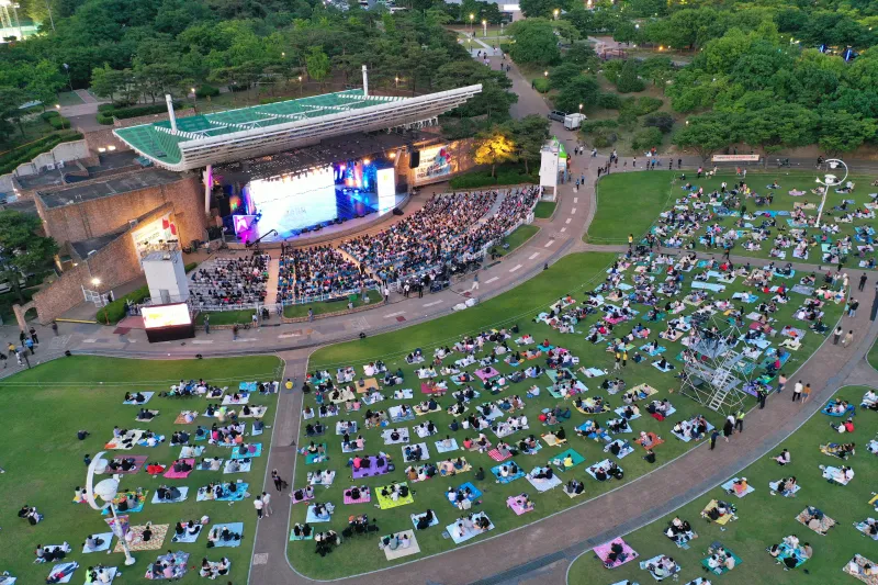 여름이면 더위를 식히기 위해 대구 시민들이 찾는 '치맥성지' 두류공원 코오롱 야외음악당