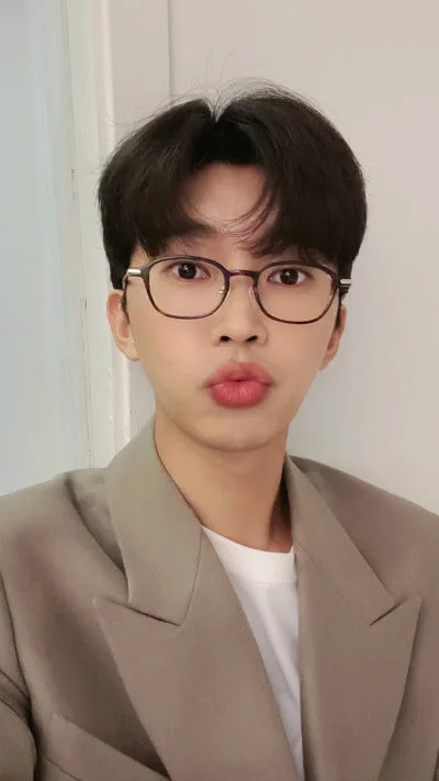 임영웅-셀카