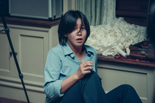 영화-거룩한-밤-데몬-헌터스-사전-정보-경수진-스틸컷