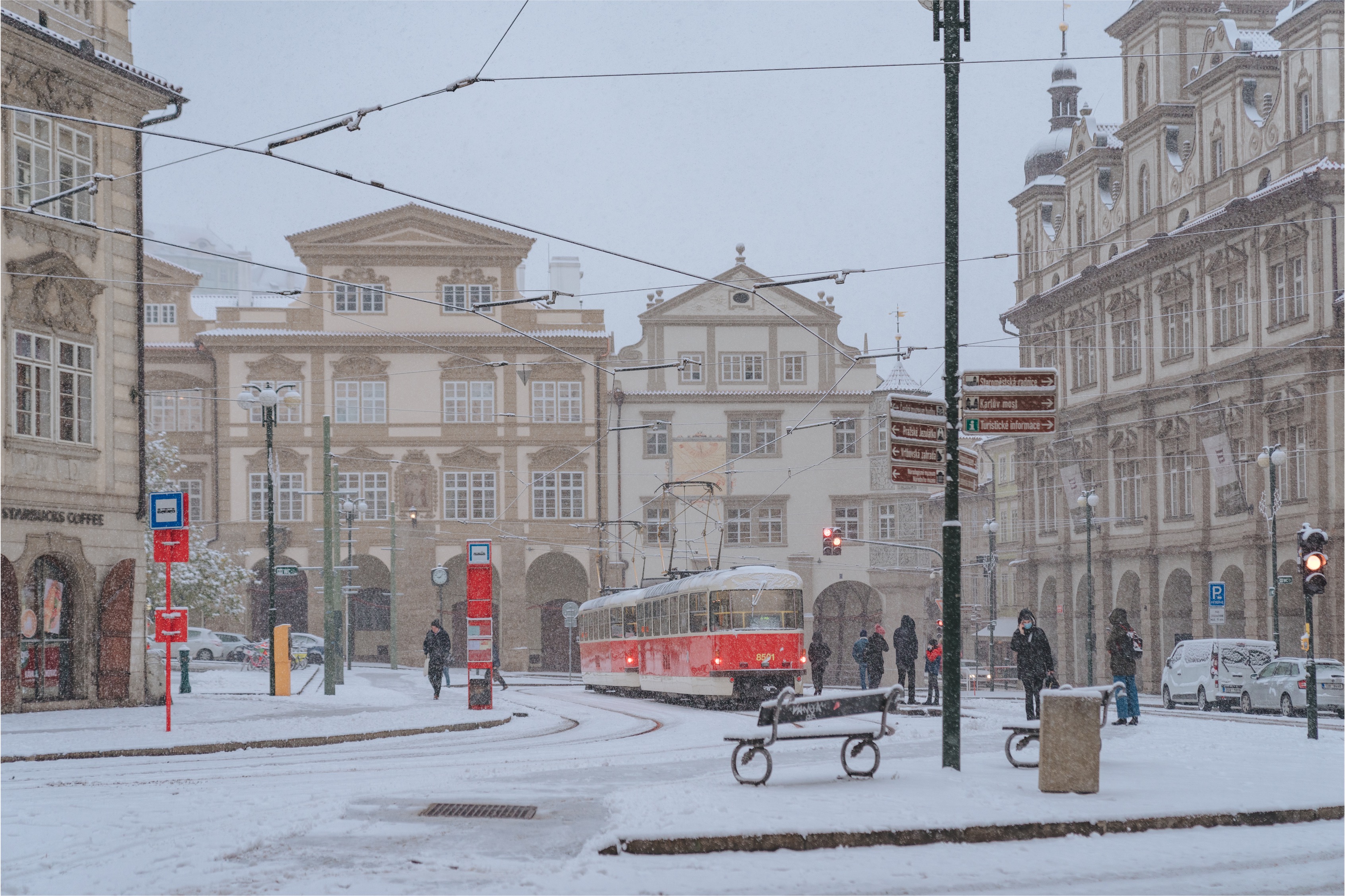 눈 쌓인 프라하 풍경
