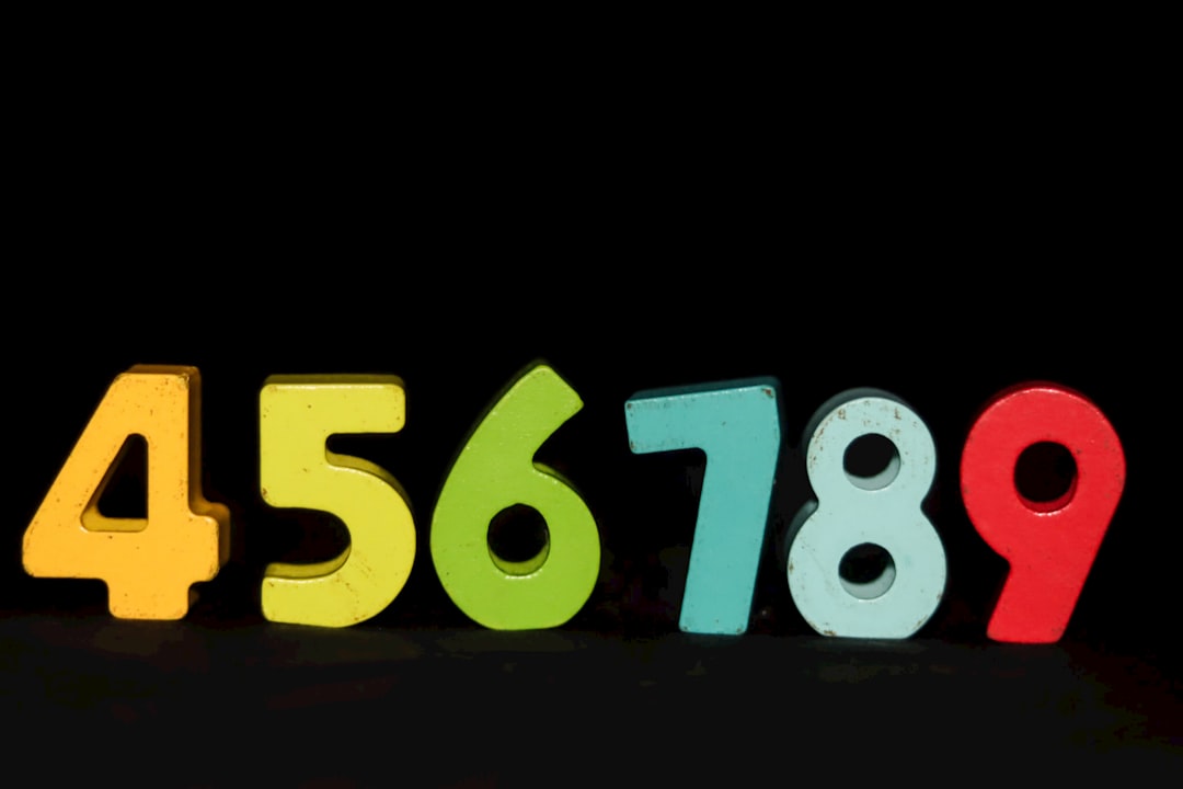 전화번호는 영어로 phone number입니다.