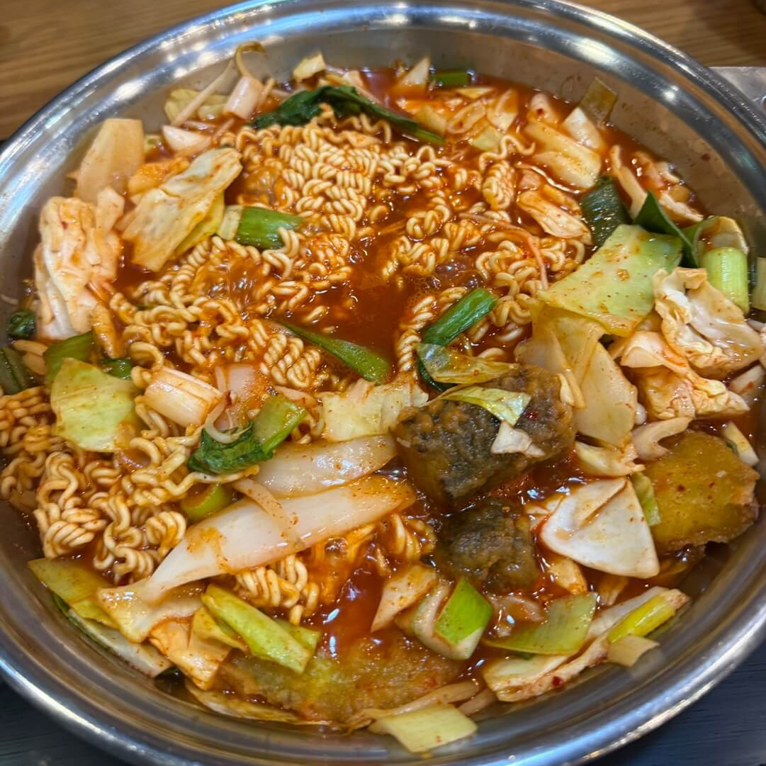 두끼떡볶이 끓이는 과정 즉석 떡볶이 조리 모습