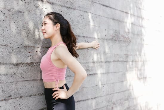 도어 프레임 스트레칭 (Door Frame Stretch): 자세와 효과