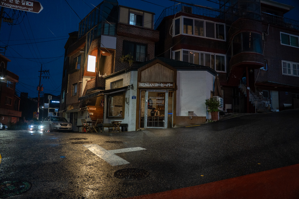 골목길에-마주친-헤미안커피바