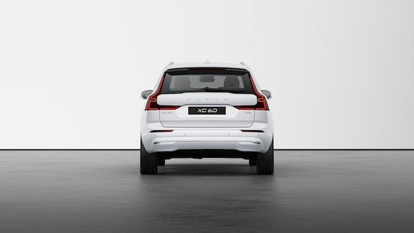 2025 볼보 XC60 하이브리드 연비와 성능의 완벽한 조화