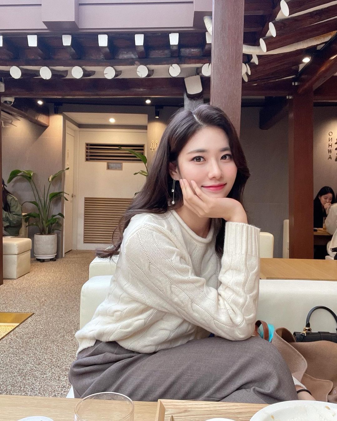 김규리 기상캐스터 날씨 정보 전달 사진