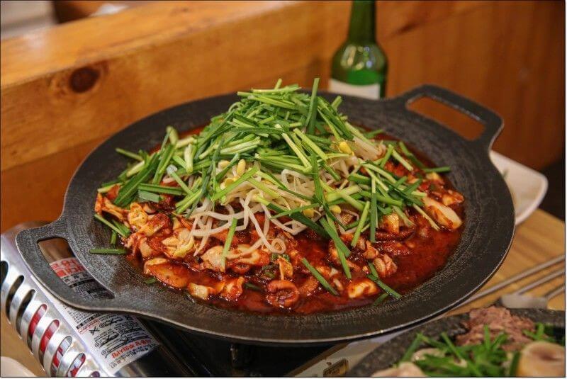 생생정보 2328회 고수의 부엌 서울 도봉구 쌍문역 철판 통낙지볶음과 수육전골 맛집 삼오낙지