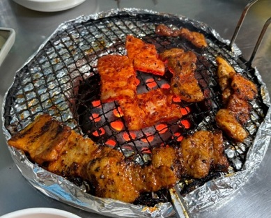 백반기행-원주-고추장삼겹살-진미본가-서예지-연탄구이