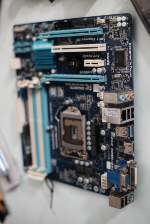 초보자를 위한 메인보드 선택법 (성능, 호환성, 가격)