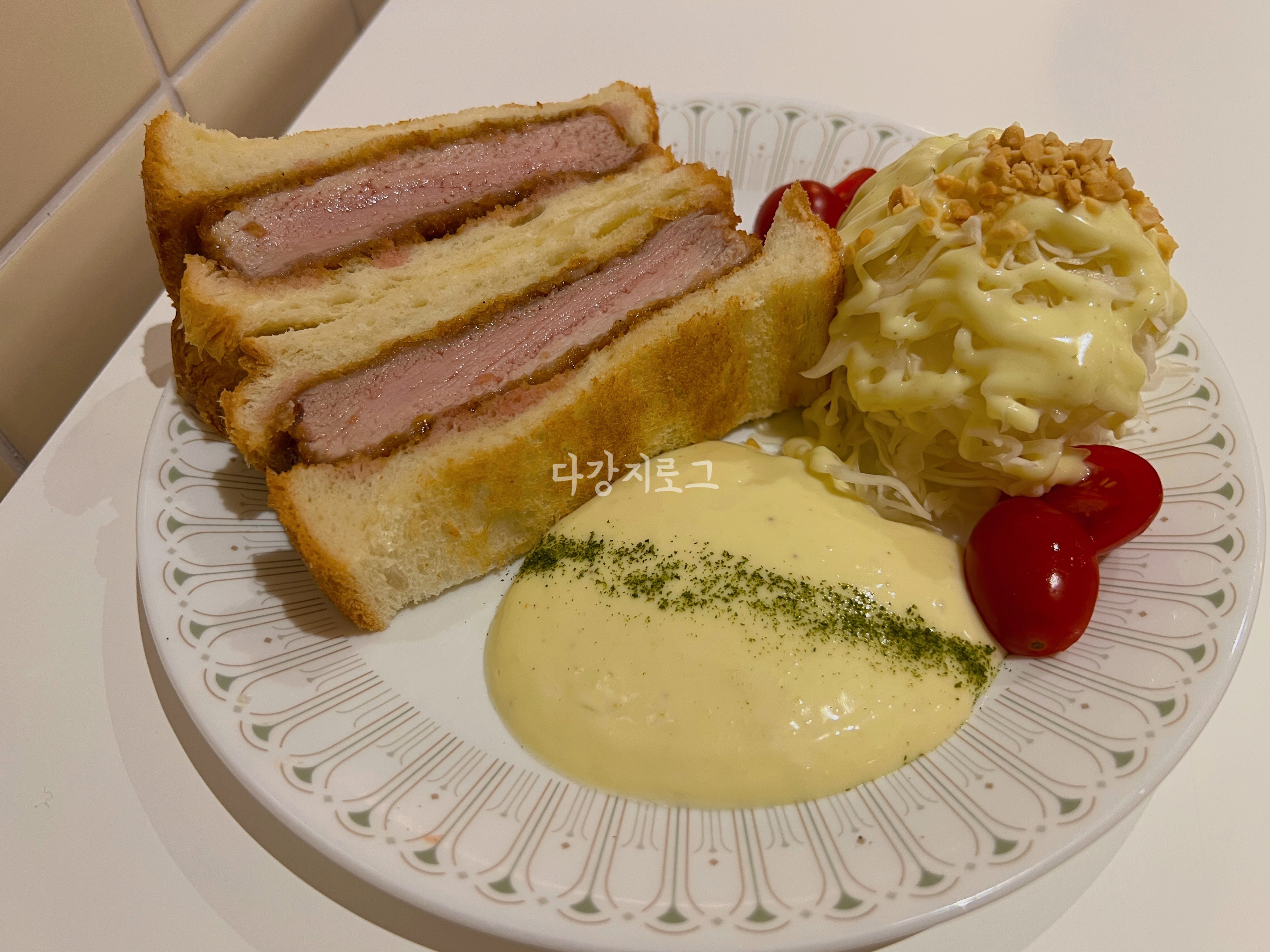 첨단 핫플 신상맛집 오믈렛 가츠산도 목하식당