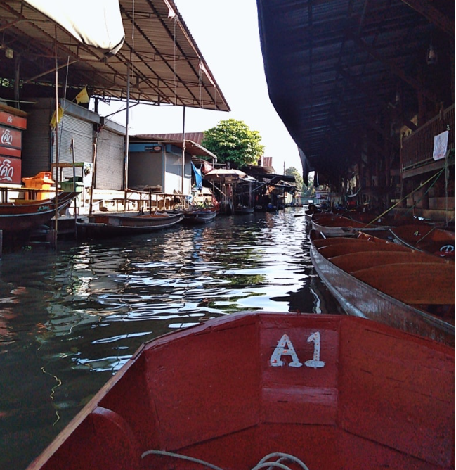 담넌사두억 수상시장
