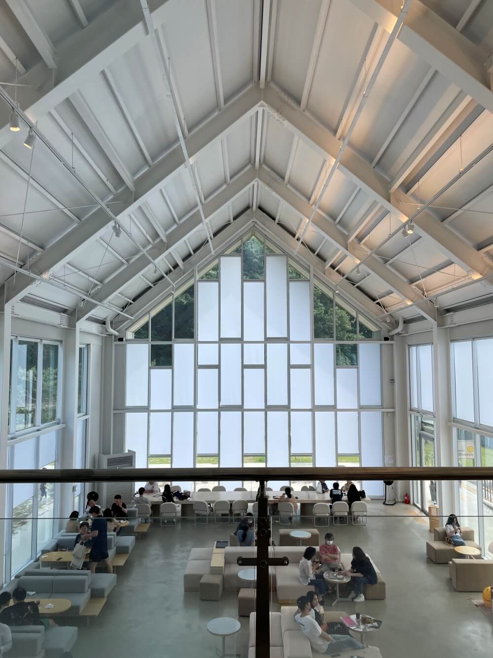 카페-스티빈-실내-전경