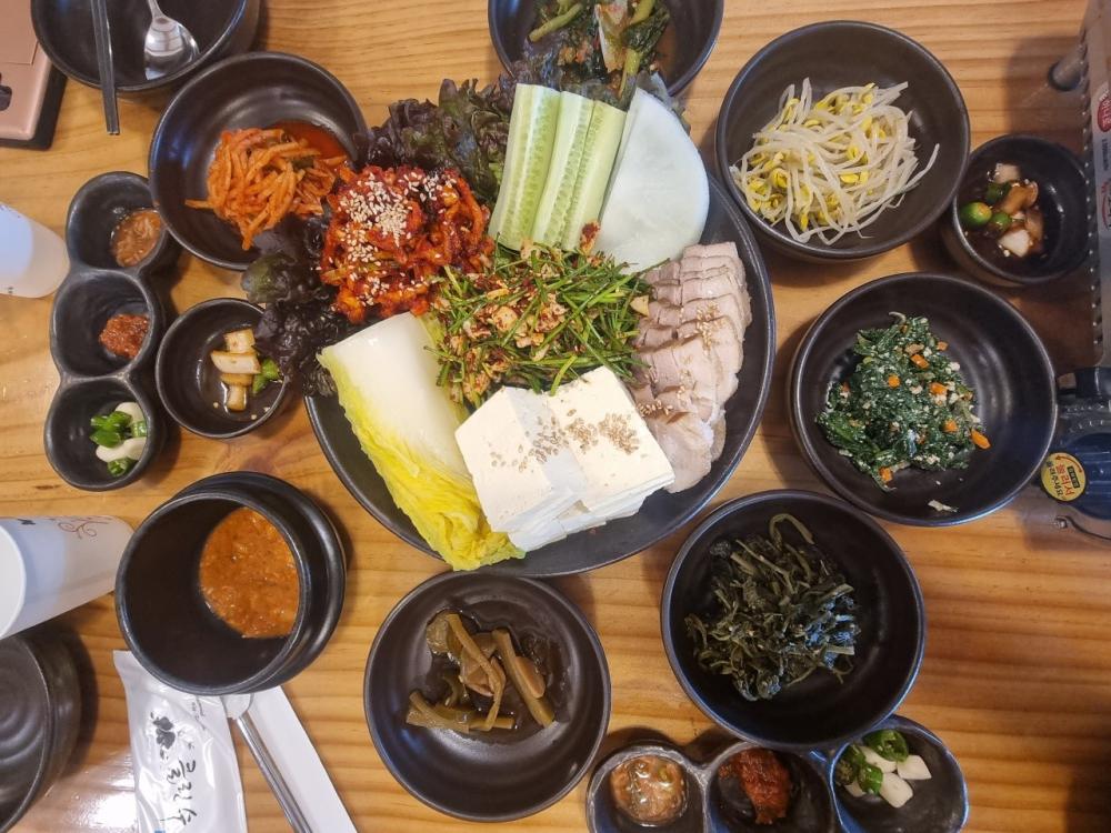 경기 포천 고수의 부엌 22년 손맛이 담긴 고소함 두부보쌈 두부전골 두부 짜글이 맛집 추천