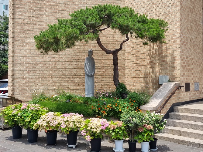 전농동성당 성모동산 성모상 사진