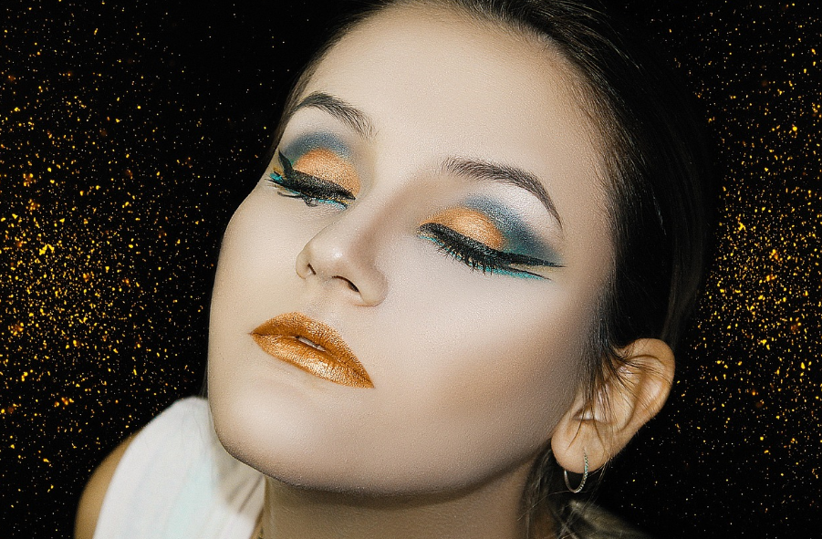 클레오파트라, 단순한 요부인가 전략가인가?