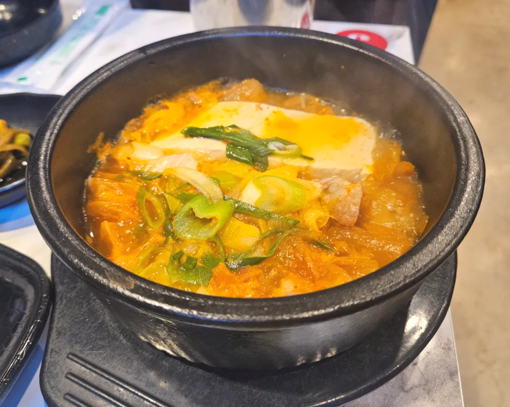 경기도-포천시-포천식육식당-기본상-김치찌개
