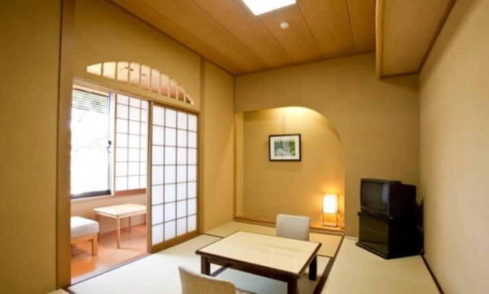 바닥이 타다미로 되어 있는 일본 료칸