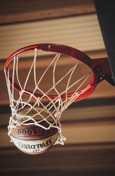 영국의 '성곽 강제 농구': 이상한 경기의 매력과 그 이면