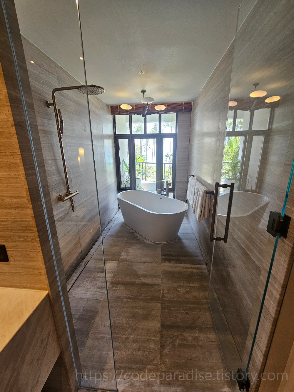 호텔 객실 내부 사진