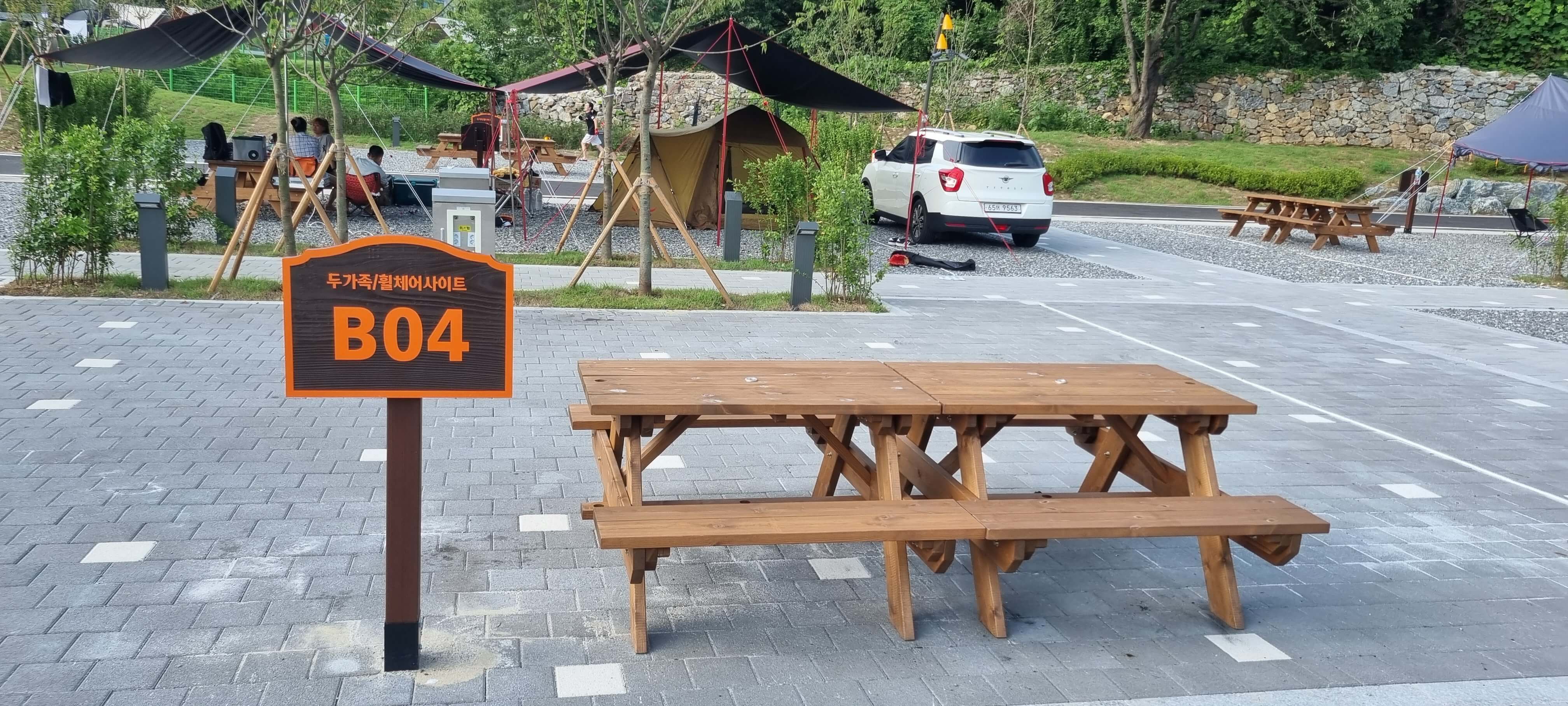 윹동공원캠핑장 두가족 사이트