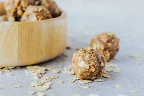 땅콩버터 단백질 볼 – 소개, 필수 재료 및 만드는 법, 건강에 좋은 이유