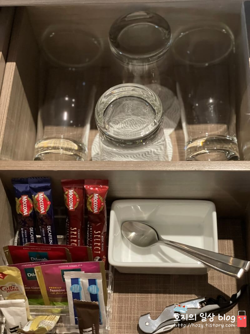 방콕 메리어트 마르퀴스 퀸즈파크 게스트룸 미니바