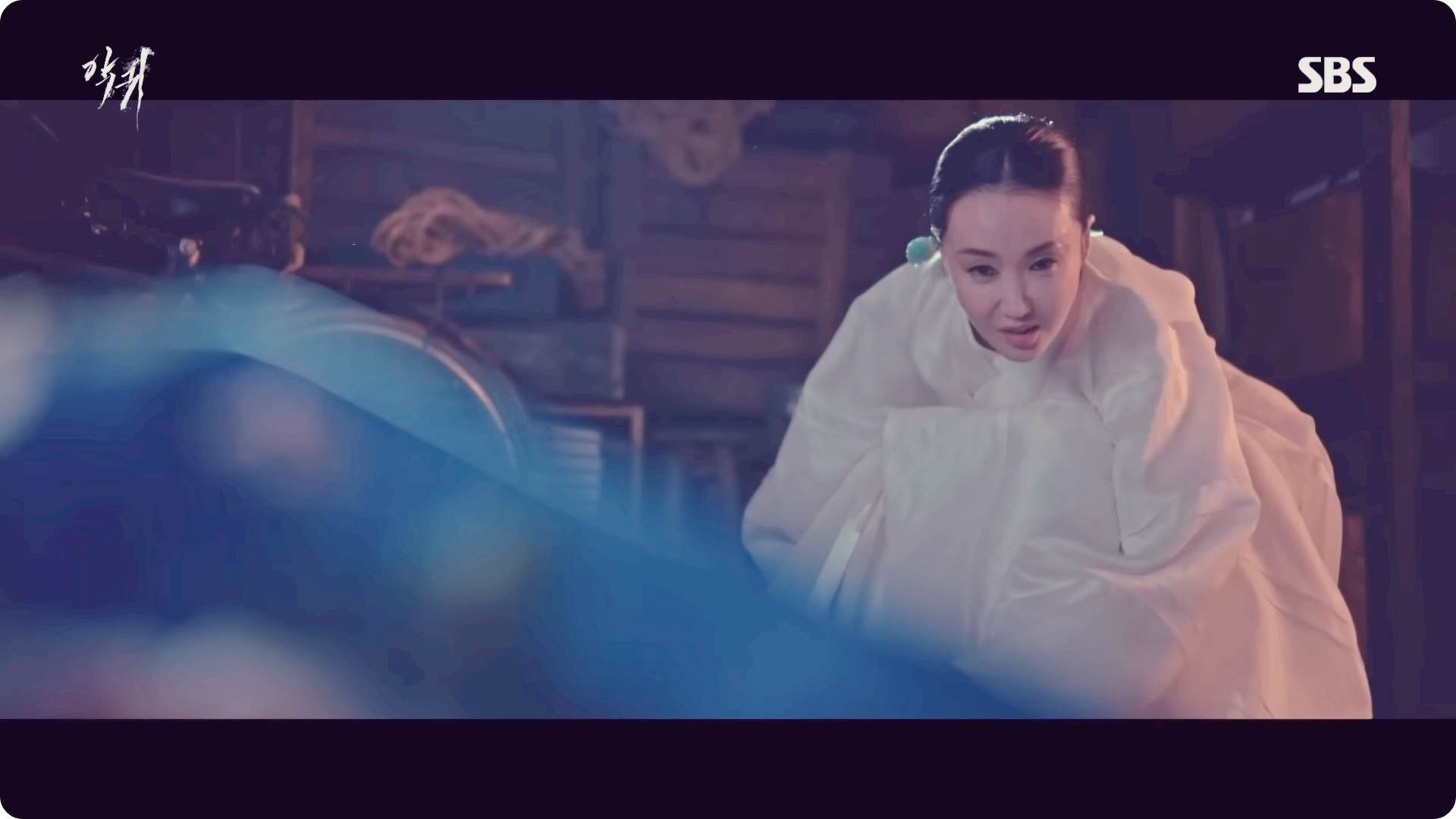 드라마 악귀 강아지 부르는 소리를 내는 무녀