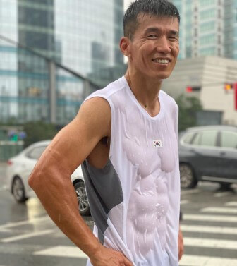 션이-웃고있는-사진