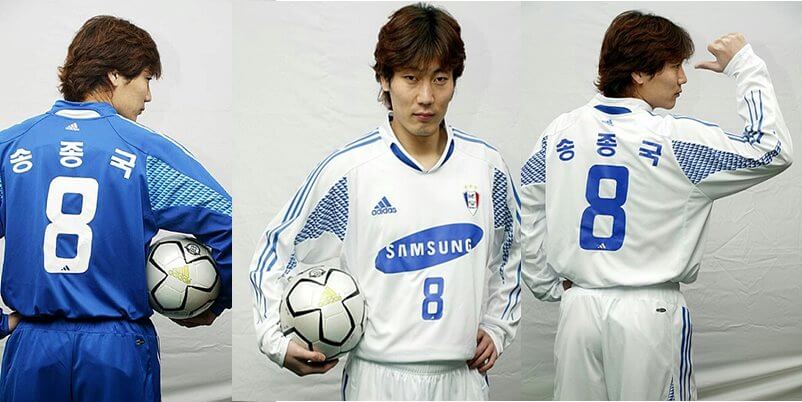 수원삼성 10주년 유니폼 송종국이 입고 있는 모습