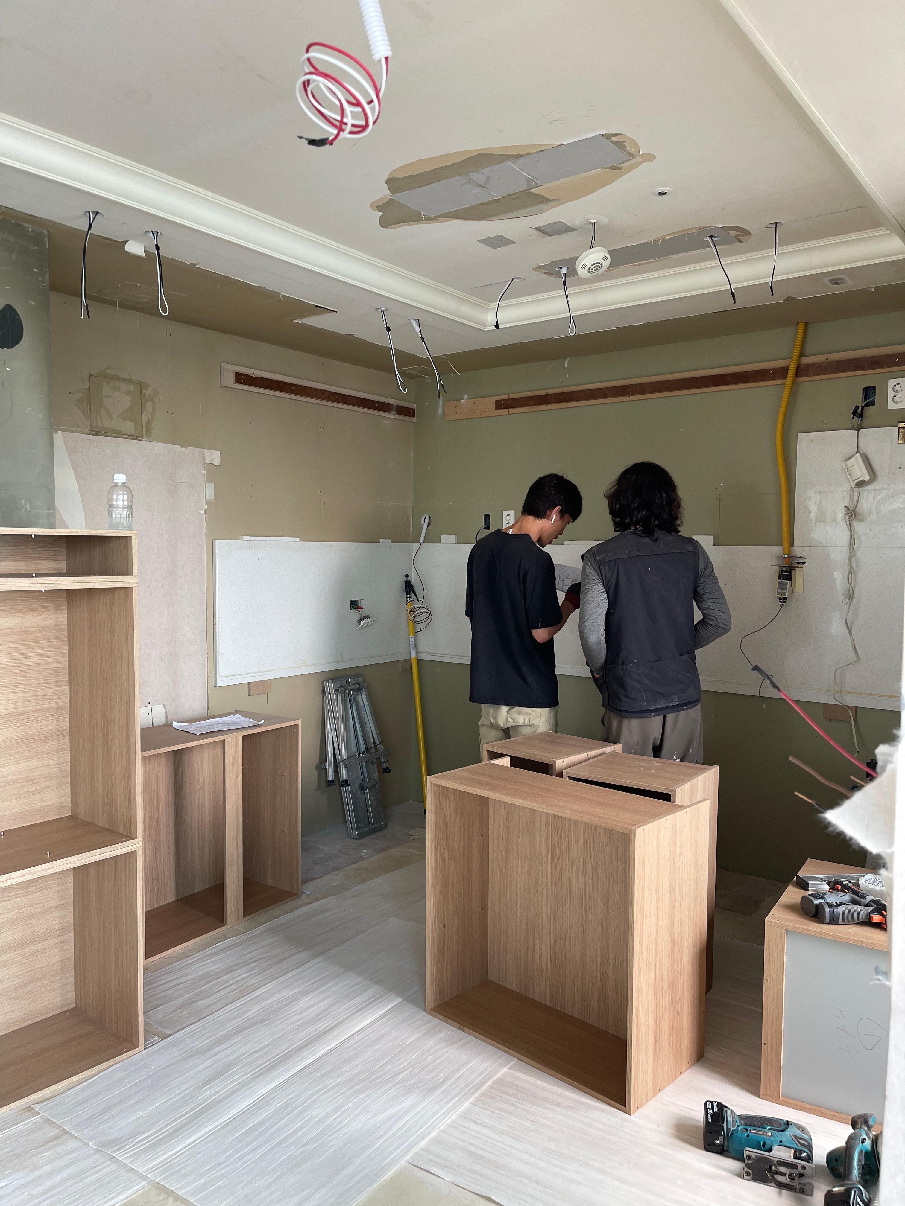 반셀프인테리어, 인테리어, 키친, 키친리모델링, 캐비넷, 대리석상판, 디아노임페리얼, 후드일체형인덕션, 아일랜드, 브론즈경, 빌트인가전, 빌트인식기세척기, 폭포수전, 보탬주방, 을지로