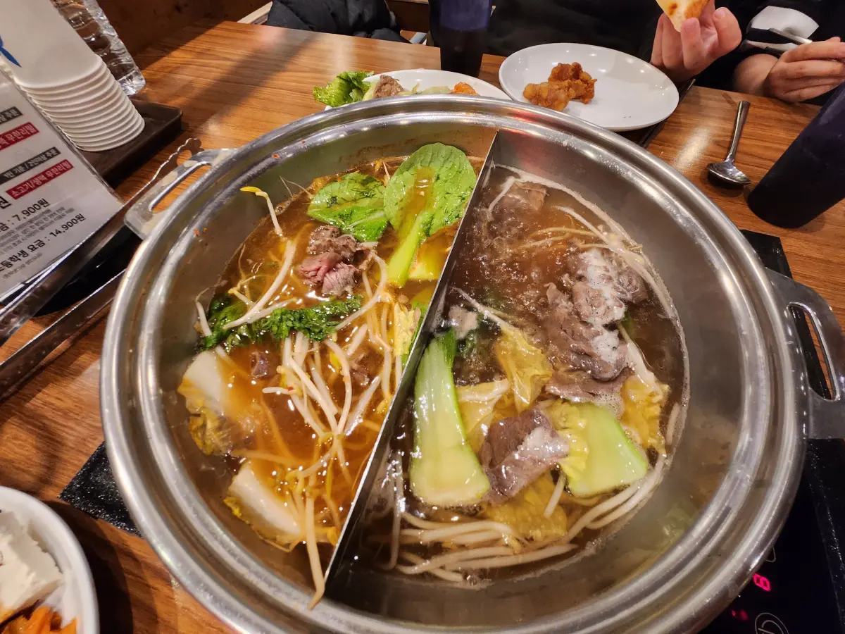 채선당-플러스-양산물금점-반반-육수