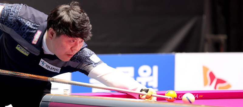 김병호 당구선수가 스트로크를 하는 모습