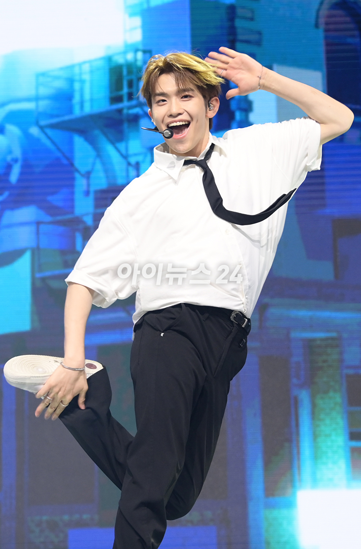 그룹 제로베이스원 김태래가 10일 오후 서울 광진구 광장동 예스24라이브홀에서 열린 제로베이스원(ZEROBASEONE) 데뷔 쇼케이스에 참석하고 있다. [사진=정소희 기자]