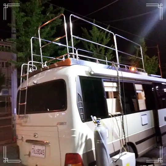 생방송오늘저녁 대둔산 나무 우드 캠핑카 제작 리모델링 공방 제작 의뢰 및 강좌 특강 추천