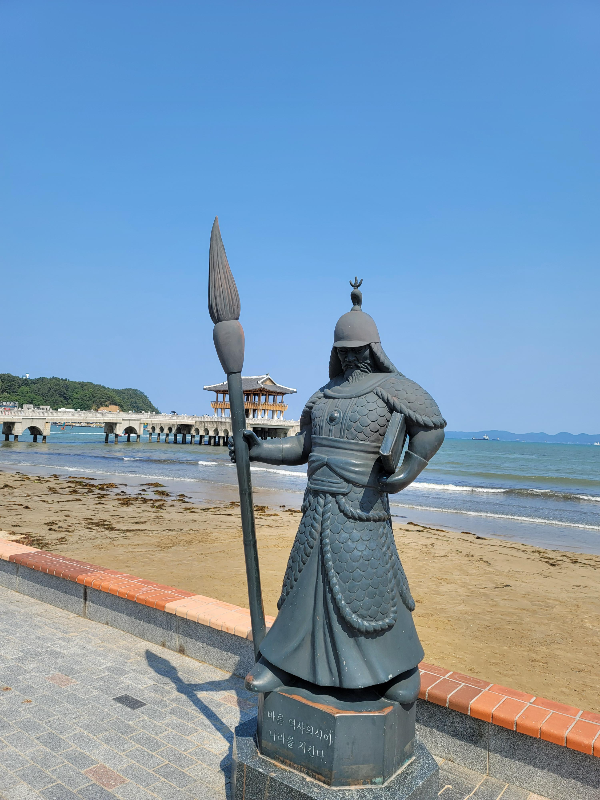 포항 영일대에 있는 이순신 장군 동상