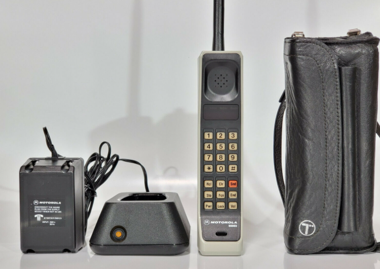 Motorola Dyna TAC 8000X 벽돌폰
