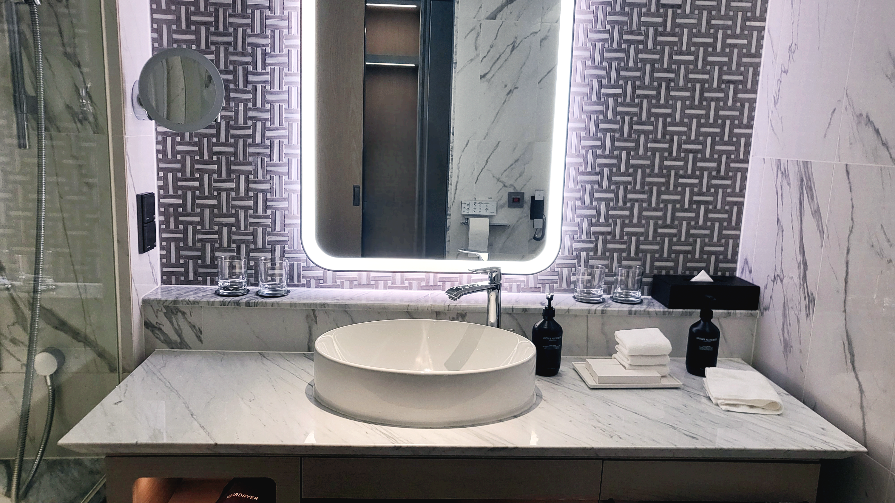 롯데호텔월드 디럭스패밀리트윈룸 화장실 세면대