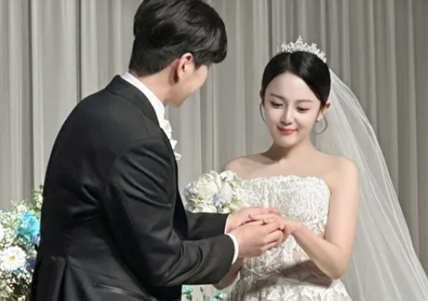 강은비(배우)-남편