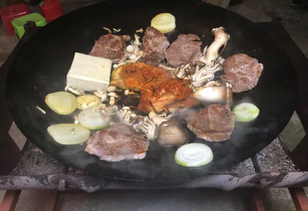 생생정보 대결 맛 대 맛 솥뚜껑 닭볶음탕 vs 솥뚜껑 삼겹살 