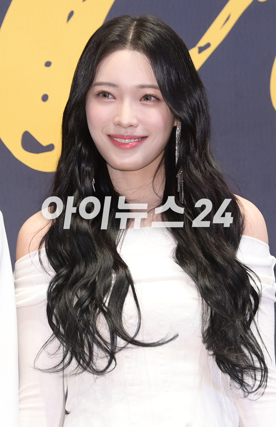 그룹 빌리(Billlie)가 17일 오전 서울 중구 장충동 신라호텔 다이너스티홀에서 열린 '2023 대한민국 퍼스트브랜드 대상' 포토월 행사에 여자아이돌 라이징스타 수상자로 참석하고 있다. [사진=정소희 기자]