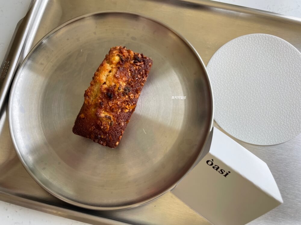 수원 오목천동 카페 맛집 오아시스 - 아몬드 휘낭시에