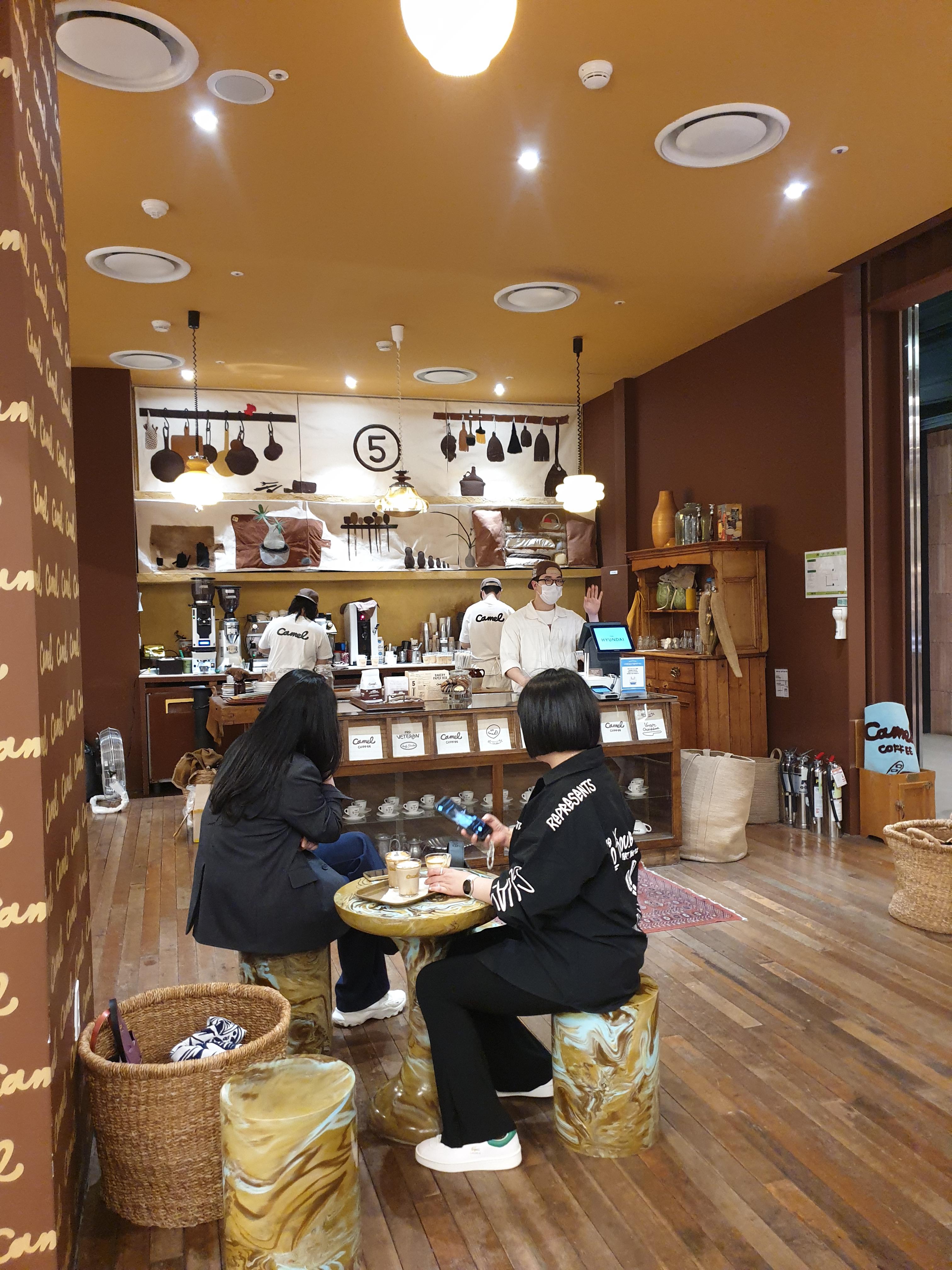 더현대 카멜커피 매장