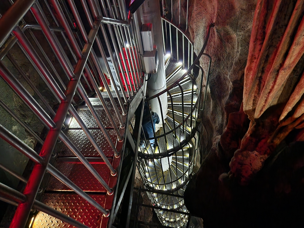 단양1박2일-고수동굴-원형계단