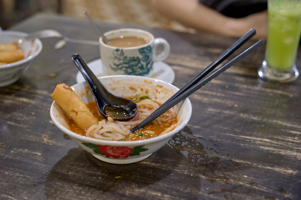 아쌈락사와 스프링롤