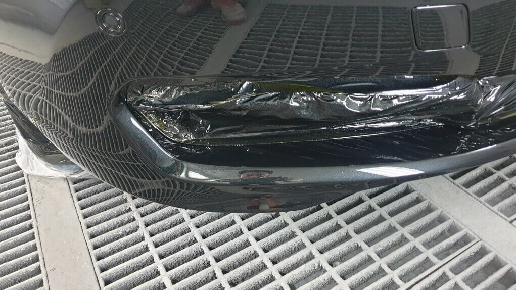 자동차 범퍼복원 - 조수석 쪽 도장 완료