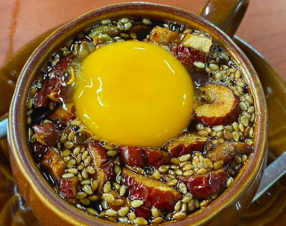 노른자 동동 띄운 6시내고향 쌍화차