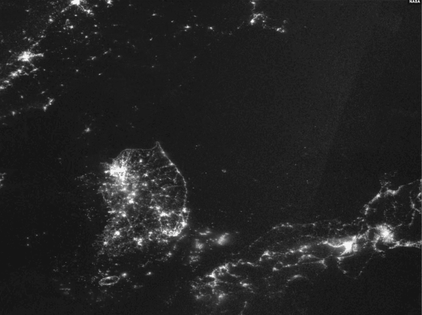 지난 3월 NASA에서 야간에 촬영된 한반도 위성사진