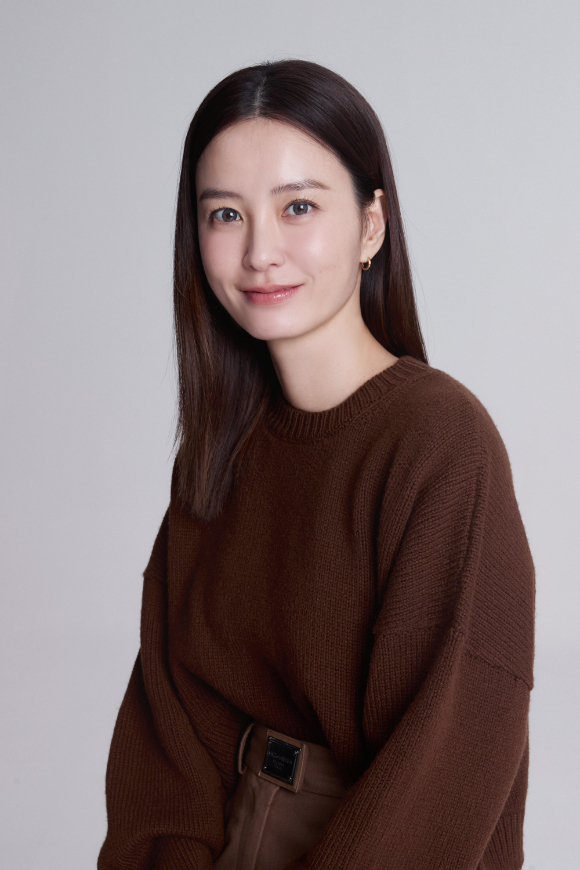 배우 정유미가 영화 '잠'(감독 유재선) 인터뷰에 앞서 포즈를 취하고 있다. [사진=롯데엔터테인먼트]