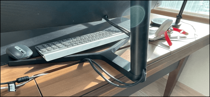 삼성모니터-깔끔한-케이블